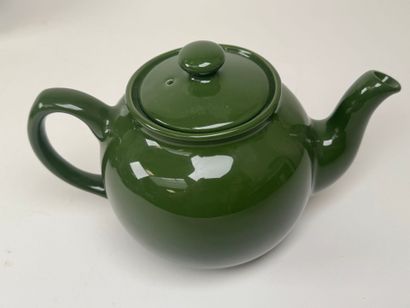 Polychrome porcelain and earthenware set...