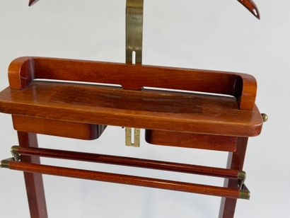 Valet in stained wood and brass. On castors....