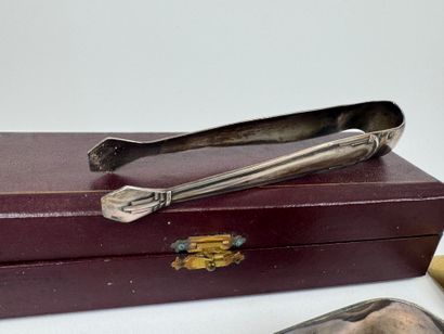 Lot in silver and gilt metal comprising :
-...