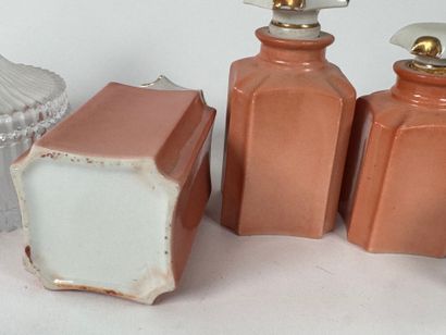 Set comprising: - three porcelain toilet...
