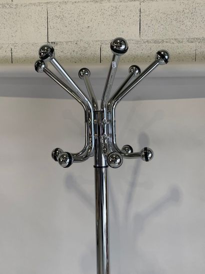 Chromed tubular metal coat rack with six...