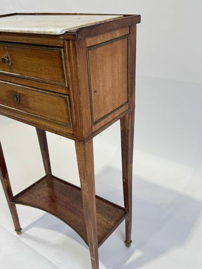 Small bedside table in wood and veneer opening...