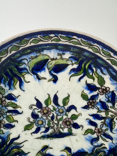 IZNIC, in the gouû of.
Large circular polychrome...