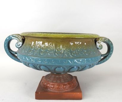 SARREGUEMINES.
Large jardinière vase on pedestal...
