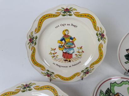 GIEN.
- Series of 12 earthenware plates decorated...