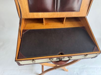 NEWLAND, TARLTON & Co. 
Travel writing case...