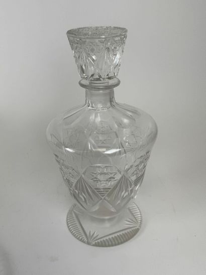 Set including :
- part of a glassware set...