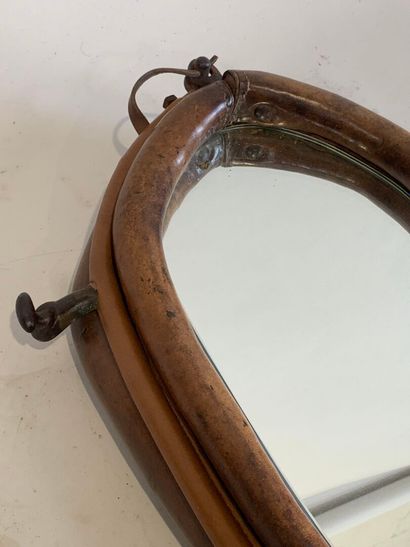 Brown leather and glass mirror.
60 x 40 ...