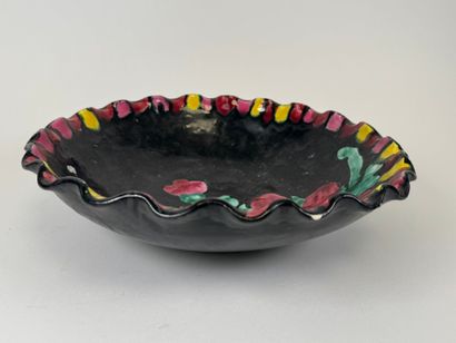 VALLAURIS.
Large ceramic bowl on black ground...