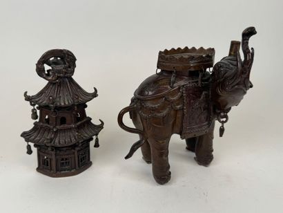 CHINA, 20th century.
Elephant.
Probable perfume...