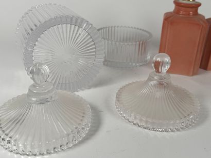 Set comprising: - three porcelain toilet...