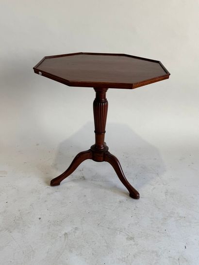 Mahogany veneered tripod pedestal table,...