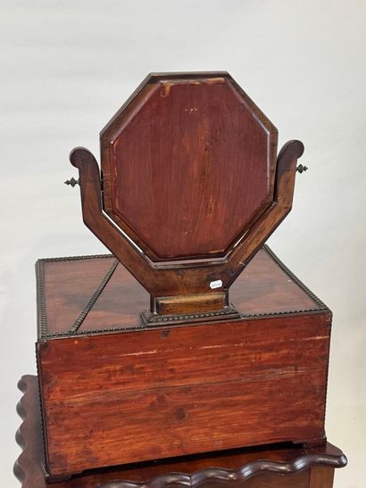 Small dressing table in wood and mahogany...
