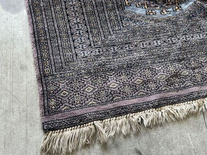 PAKISTAN. 
Polychrome wool and silk carpet,...