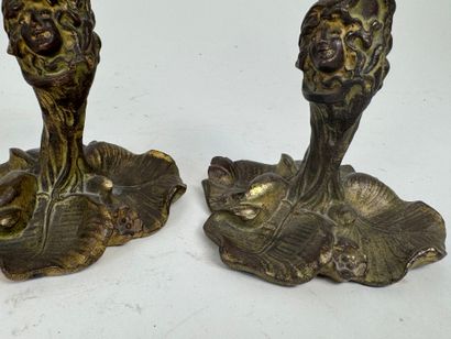 Lot including :
- a pair of patinated bronze...