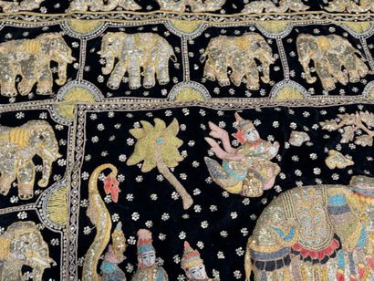 INDIA, 20th century.
Metallic thread and...