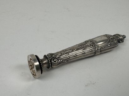 Filled silver cachet decorated with a foliate...