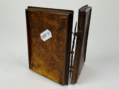 Wallet photo holder in repoussé brass with...