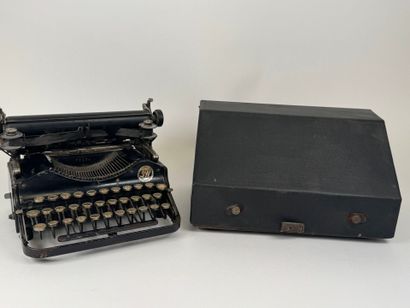 THE MARRHANT and S.N.
Calculator and typewriter.
17...