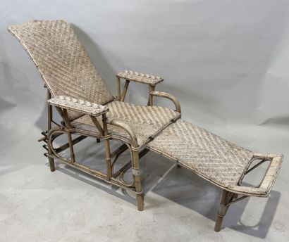Wooden and woven wicker chaise longue with...