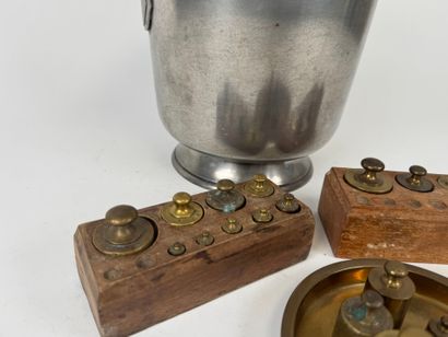 Lot including :
- a champagne bucket with...