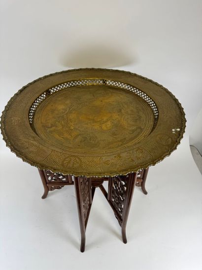 CHINA, 1st half 20th century. 
Folding pedestal...