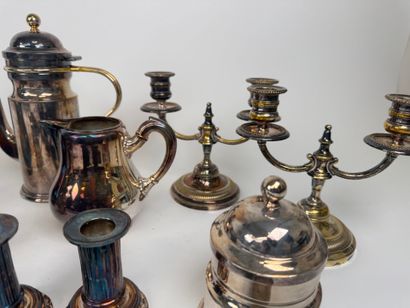 Silver-plated lot: - a coffee pot. H. 21.5...