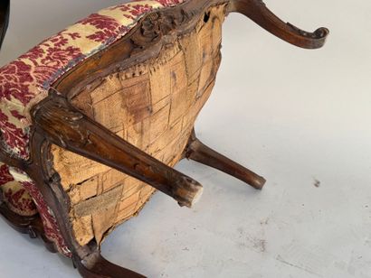 Queen's armchair in molded and carved walnut...
