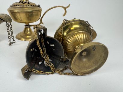 Various objects in brass and gilt and chased...