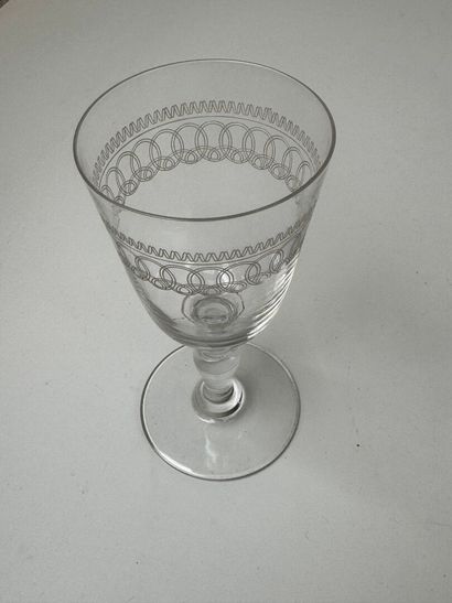 Set including :
- part of a glassware set...