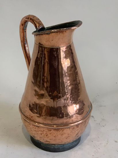 Large copper pitcher. H. 41 cm.