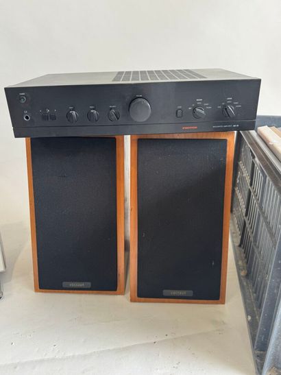 MITSUBISHI. 
LT5V turntable with PROTON amplifier...