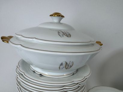 Georges BOYER, Limoges.
Part of a white porcelain...