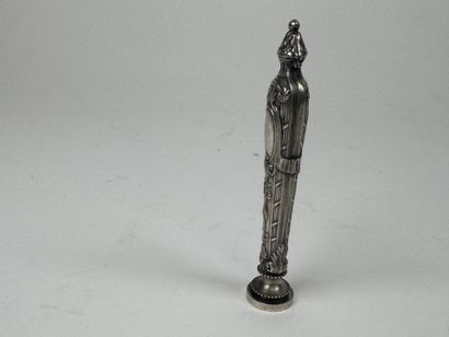 Filled silver cachet decorated with a foliate...