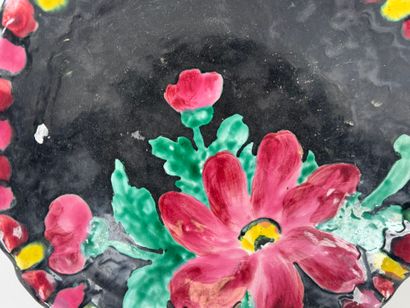 VALLAURIS.
Large ceramic bowl on black ground...