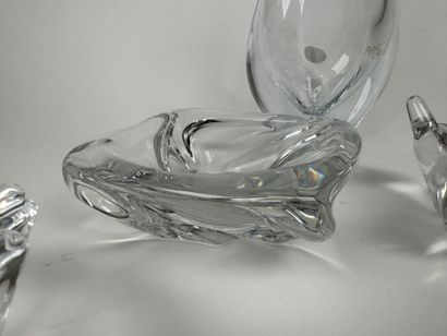 Moulded and pressed crystal lot including...