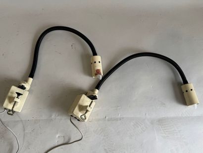 SINGER. 
Two desk lamps in cream lacquered...