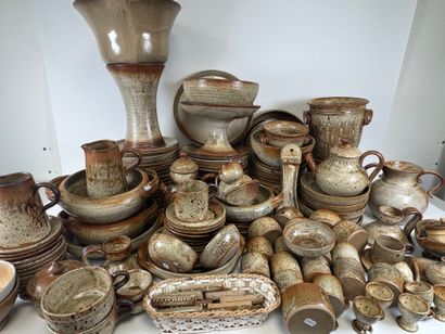 Important part of a stoneware dinner service...