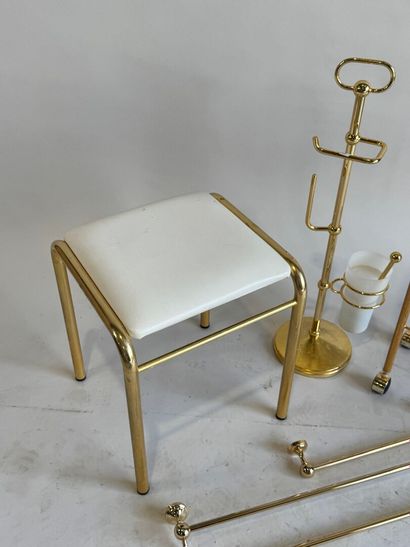 Bathroom set in gilded metal, glass and imitation...