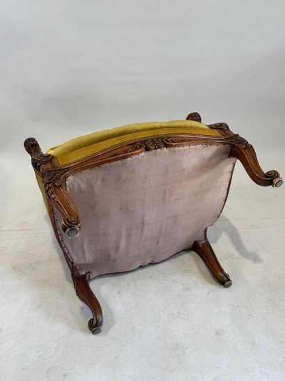 Richly carved and molded walnut Bergère à...