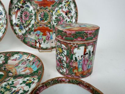 CANTON, early 20th century. 
Polychrome enameled...