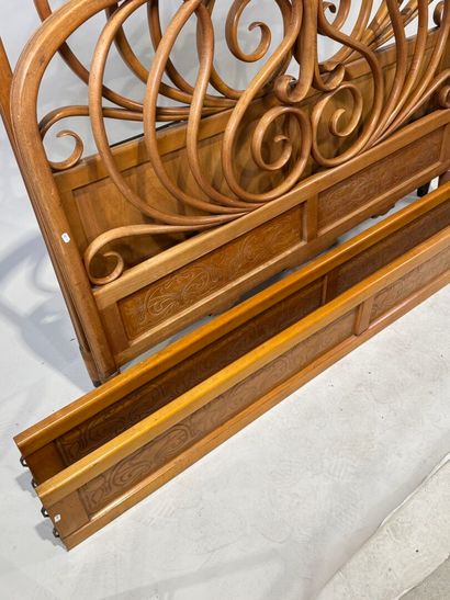 Bed in bentwood, the crosspieces and lower...