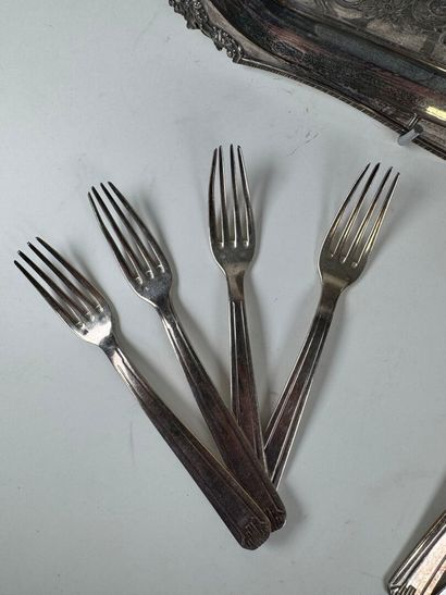 VINERS OF SHEFFIELD.
Silver-plated metal...