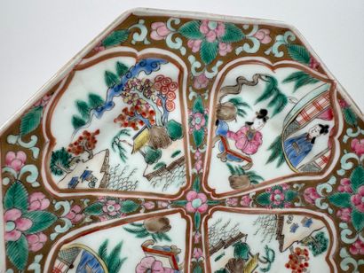 China, 20th century.
Porcelain plate with...