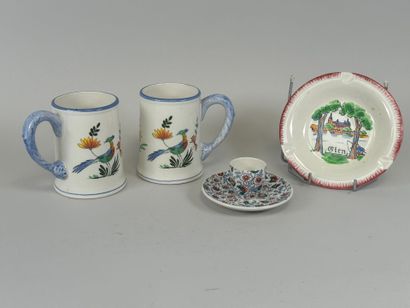 GIEN.
Polychrome earthenware lot including:
-...