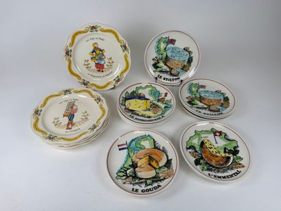 GIEN.
- Series of 12 earthenware plates decorated...