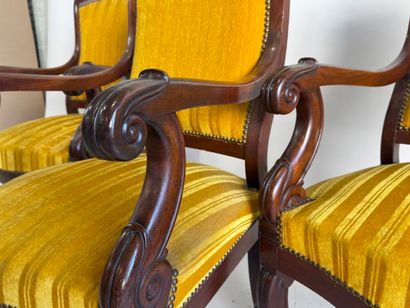 Set of 4 mahogany and mahogany veneered armchairs,...