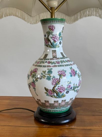 CHINA, 20th C. Polychrome enameled porcelain...