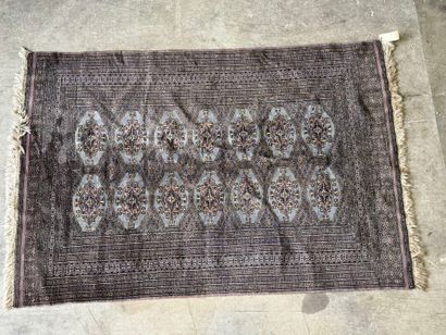 PAKISTAN. 
Polychrome wool and silk carpet,...