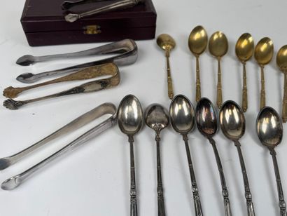 Lot in silver and gilt metal comprising :
-...